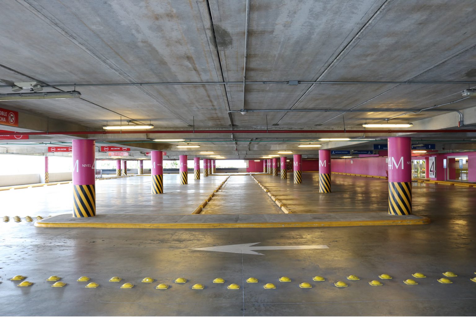 Parking Lot/Garage